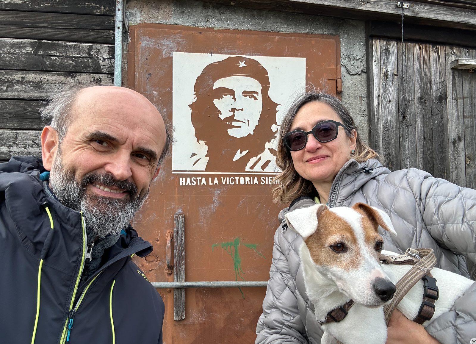 Mauro, Raffaella e Milù in giro per colline